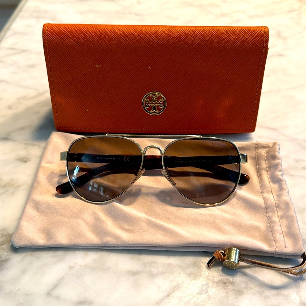 Tory Burch Brown Gradient Aviator Sunglasses with soft pouch
